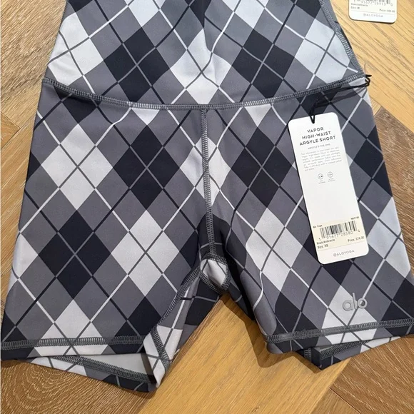 ALO Yoga Black and Gray Sports Bra & Short Set - Picture 2 of 6